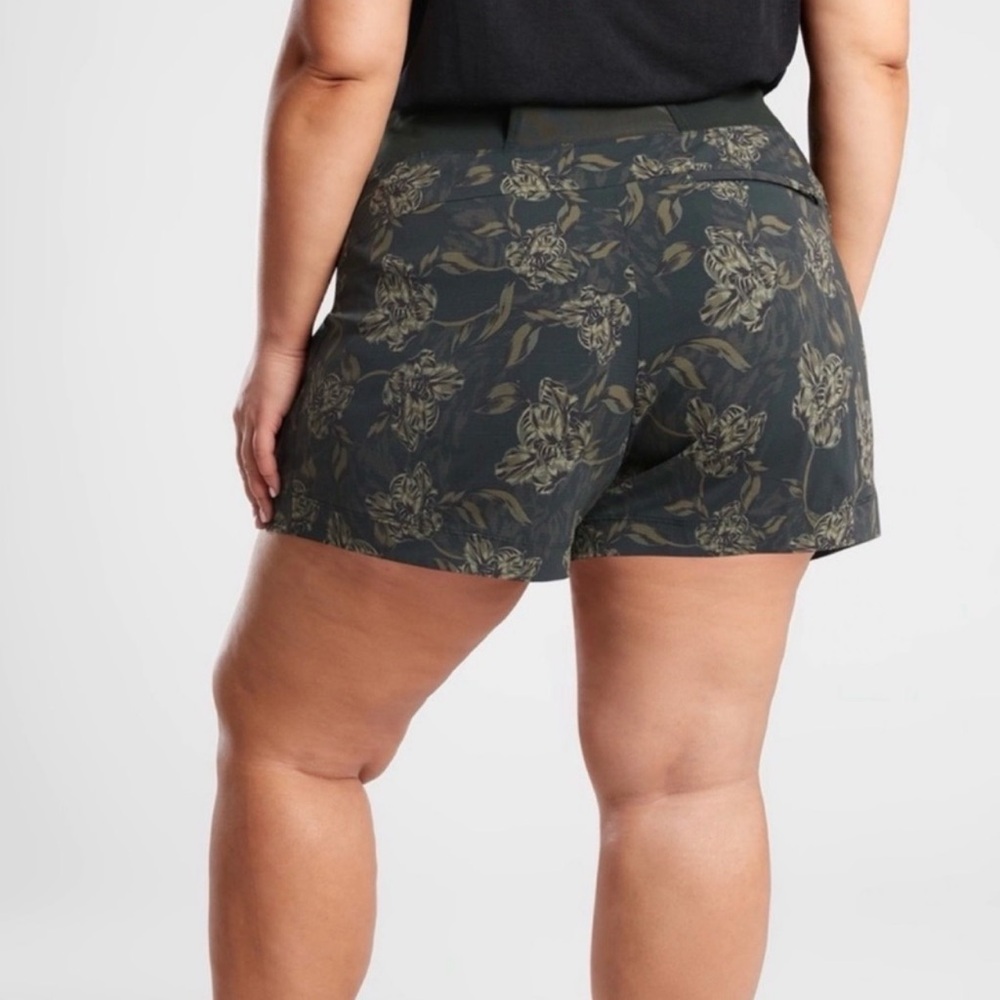 Athleta Trekkie North Printed Shorts Green Floral Size 20 NWT - Picture 4 of 5